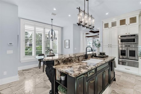 Townhouse in Saint Petersburg, Florida 4 bedrooms, 488.85 sq.m. № 2396203 - photo 5