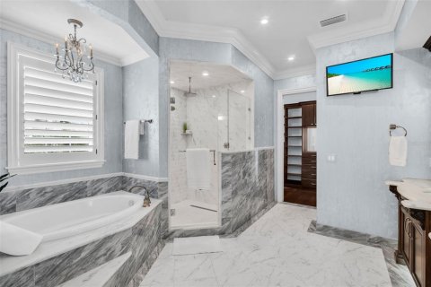 Townhouse in Saint Petersburg, Florida 4 bedrooms, 488.85 sq.m. № 2396203 - photo 30