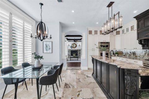 Townhouse in Saint Petersburg, Florida 4 bedrooms, 488.85 sq.m. № 2396203 - photo 12