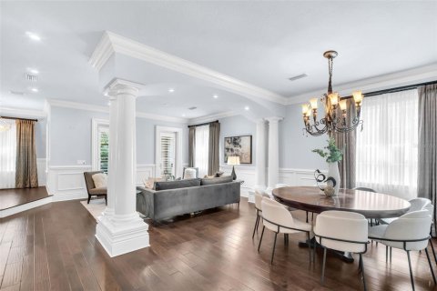 Townhouse in Saint Petersburg, Florida 4 bedrooms, 488.85 sq.m. № 2396203 - photo 4