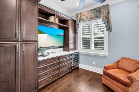 Townhouse in Saint Petersburg, Florida 4 bedrooms, 488.85 sq.m. № 2396203 - photo 27