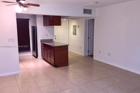 Снять в аренду кондоминиум в Пайнкрест, Флорида 1 спальня, 67.35м2, № 1963880 - фото 2