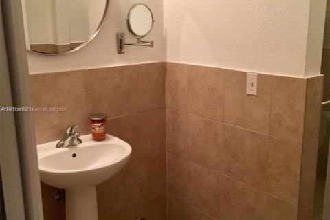 Снять в аренду кондоминиум в Пайнкрест, Флорида 1 спальня, 67.35м2, № 1963880 - фото 4