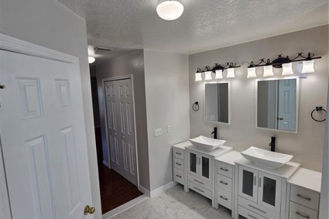House in Kissimmee, Florida 4 bedrooms, 283.07 sq.m. № 1876766 - photo 20