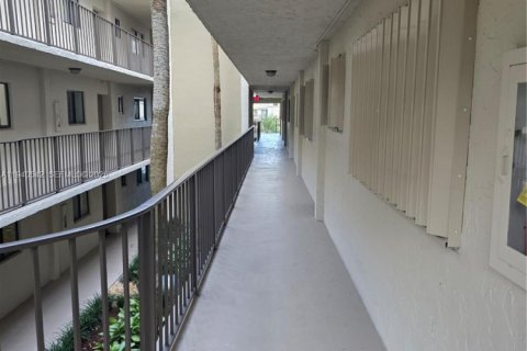 Copropriété à louer à Miami, Floride: 2 chambres, 89.65 m2 № 1997715 - photo 29