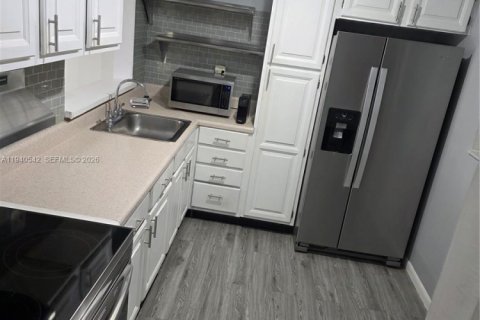 Copropriété à louer à Miami, Floride: 2 chambres, 89.65 m2 № 1997715 - photo 2