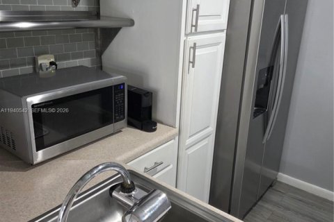 Copropriété à louer à Miami, Floride: 2 chambres, 89.65 m2 № 1997715 - photo 3