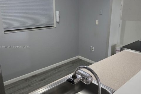 Copropriété à louer à Miami, Floride: 2 chambres, 89.65 m2 № 1997715 - photo 4