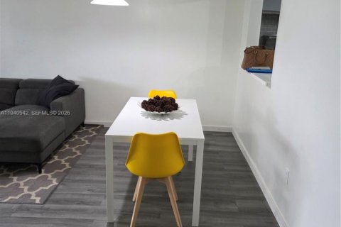 Copropriété à louer à Miami, Floride: 2 chambres, 89.65 m2 № 1997715 - photo 9