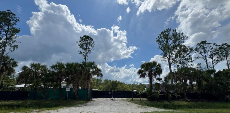 Land in North Port, Florida № 1806798