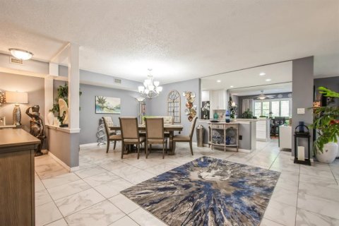 Condo in Saint Petersburg, Florida, 2 bedrooms  № 1616454 - photo 2