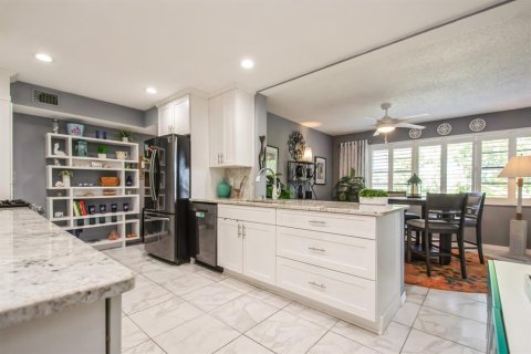 Condo in Saint Petersburg, Florida, 2 bedrooms  № 1616454 - photo 4