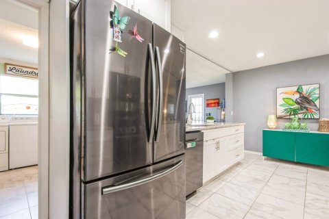 Condo in Saint Petersburg, Florida, 2 bedrooms  № 1616454 - photo 6