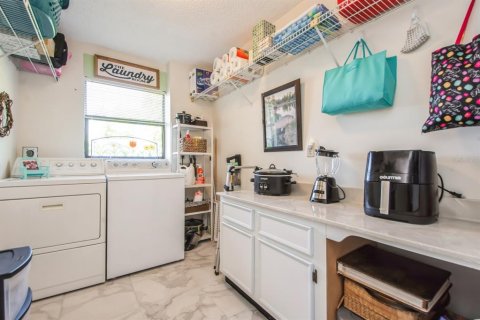 Condo in Saint Petersburg, Florida, 2 bedrooms  № 1616454 - photo 7