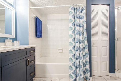 Condo in Saint Petersburg, Florida, 2 bedrooms  № 1616454 - photo 25