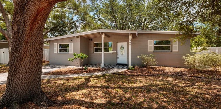 Villa ou maison à Saint Petersburg, Floride 3 chambres, 88.07 m2 № 2201523