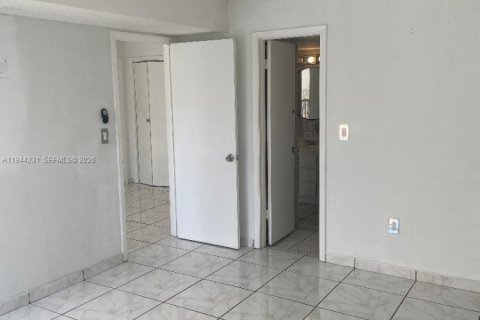 Снять в аренду кондоминиум в Майами, Флорида 2 спальни, 67.63м2, № 2001940 - фото 12