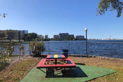 Снять в аренду кондоминиум в Майами, Флорида 2 спальни, 67.63м2, № 2001940 - фото 3