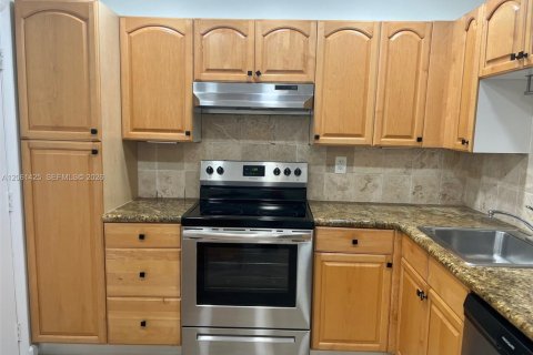 Condo in Miami, Florida, 1 bedroom № 2185187 - photo 3