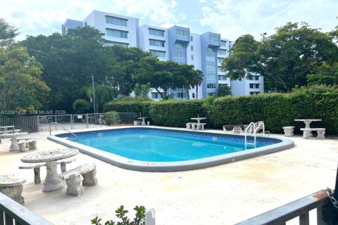 Condo in Miami, Florida, 1 bedroom № 2185187 - photo 11