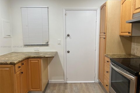 Condo in Miami, Florida, 1 bedroom № 2185187 - photo 5
