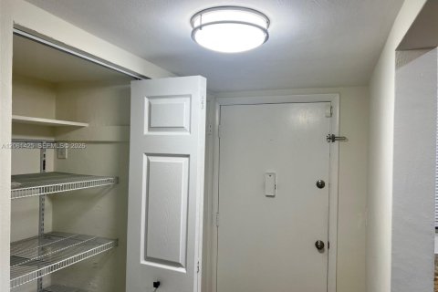 Condo in Miami, Florida, 1 bedroom № 2185187 - photo 10