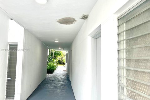 Condo in Miami, Florida, 1 bedroom № 2185187 - photo 13