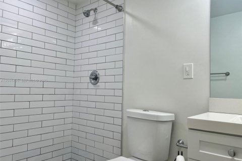 Condo in Miami, Florida, 1 bedroom № 2185187 - photo 7