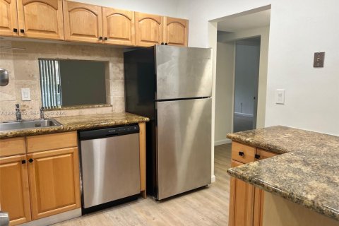 Condo in Miami, Florida, 1 bedroom № 2185187 - photo 4