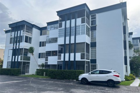 Condo in Miami, Florida, 1 bedroom № 2185187 - photo 2