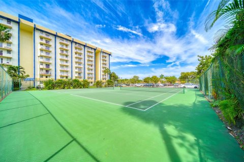 Condo in Miami, Florida, 1 bedroom  № 1692561 - photo 15