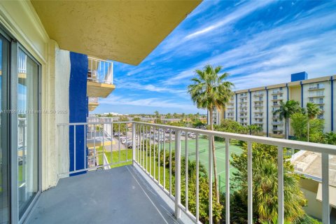 Condo in Miami, Florida, 1 bedroom  № 1692561 - photo 21