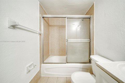 Condo in Miami, Florida, 1 bedroom  № 1692561 - photo 12