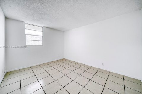 Condo in Miami, Florida, 1 bedroom  № 1692561 - photo 8