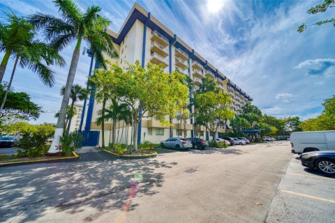 Condo in Miami, Florida, 1 bedroom  № 1692561 - photo 19