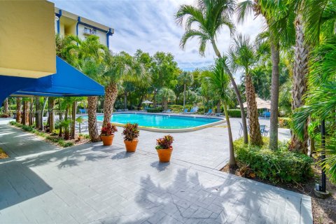 Condo in Miami, Florida, 1 bedroom  № 1692561 - photo 17