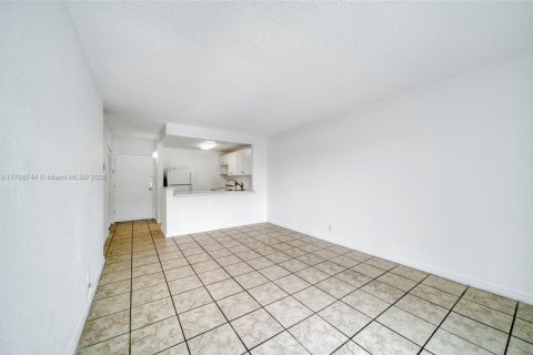 Condo in Miami, Florida, 1 bedroom  № 1692561 - photo 6