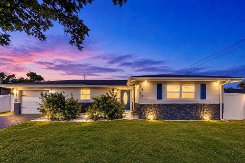 Villa ou maison à Saint Petersburg, Floride 3 chambres, 178.93 m2 № 2202323