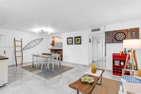 Снять в аренду кондоминиум в Майами-Бич, Флорида 3 спальни, 158.86м2, № 1947670 - фото 29