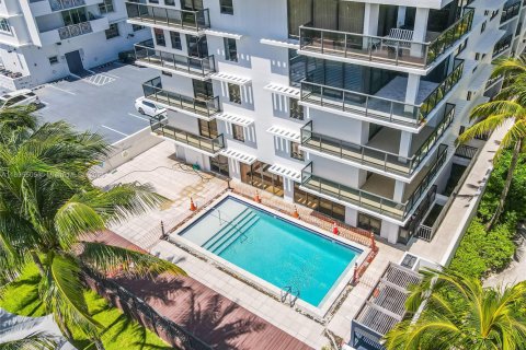 Снять в аренду кондоминиум в Майами-Бич, Флорида 3 спальни, 158.86м2, № 1947670 - фото 9