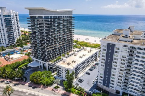 Снять в аренду кондоминиум в Майами-Бич, Флорида 3 спальни, 158.86м2, № 1947670 - фото 2