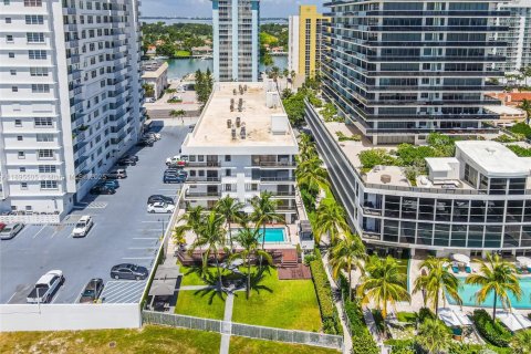 Снять в аренду кондоминиум в Майами-Бич, Флорида 3 спальни, 158.86м2, № 1947670 - фото 8