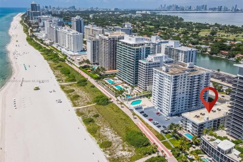 Снять в аренду кондоминиум в Майами-Бич, Флорида 3 спальни, 158.86м2, № 1947670 - фото 7