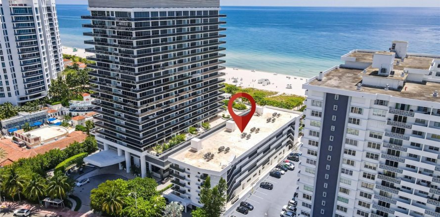 Кондоминиум с 3 спальнями в Майами-Бич, Флорида № 1947670