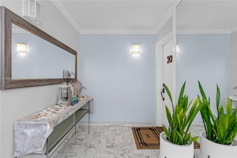 Снять в аренду кондоминиум в Майами-Бич, Флорида 3 спальни, 158.86м2, № 1947670 - фото 24