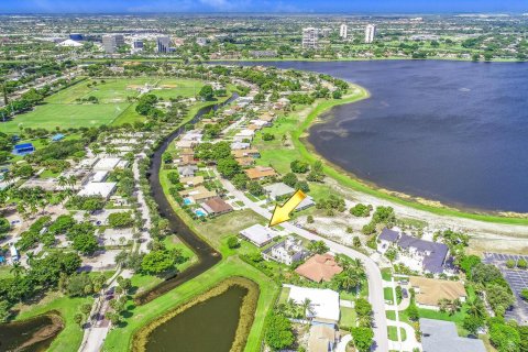 Casa en venta en West Palm Beach, Florida, 3 dormitorios, 165.27 m2 № 1172288 - foto 1