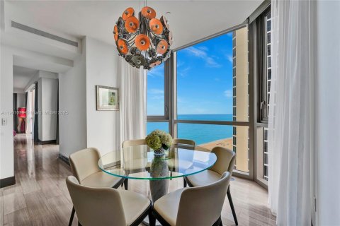 Condominio en alquiler en Sunny Isles Beach, Florida, 4 dormitorios, 428.19 m2 № 2016056 - foto 18