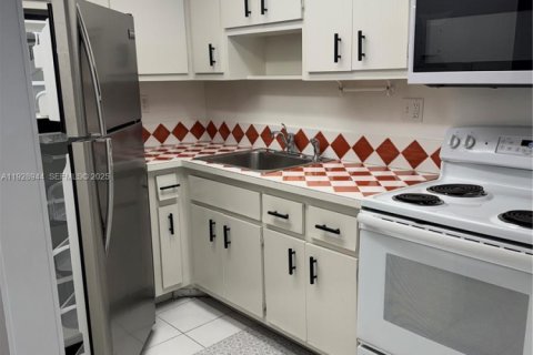 Condominio en alquiler en North Miami, Florida, 53.51 m2 № 1987844 - foto 20