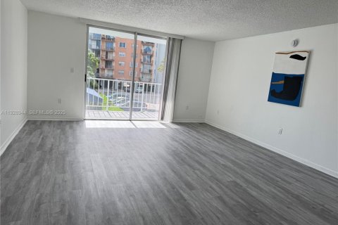 Condominio en alquiler en North Miami, Florida, 53.51 m2 № 1987844 - foto 7