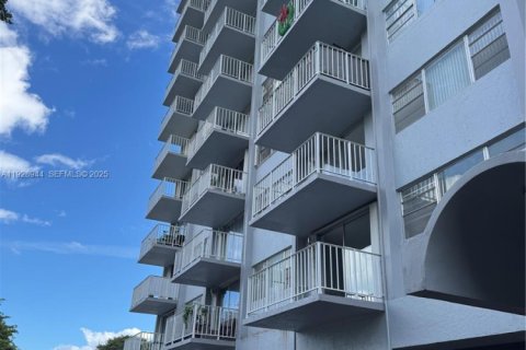 Condominio en alquiler en North Miami, Florida, 53.51 m2 № 1987844 - foto 4